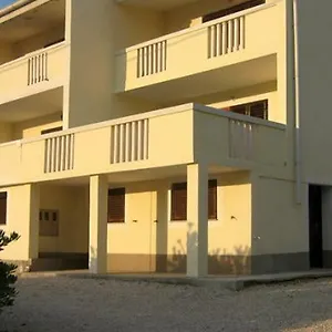 https://apartmani-presecki.hotelinzadar.com